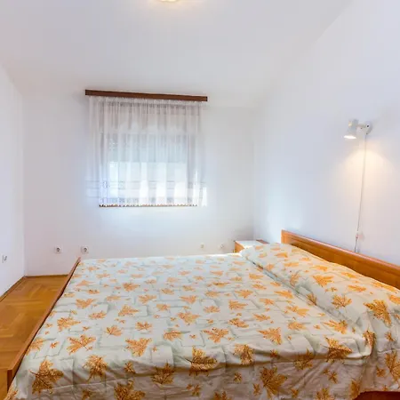 Miranda - Veliki First Floor - Mpolo